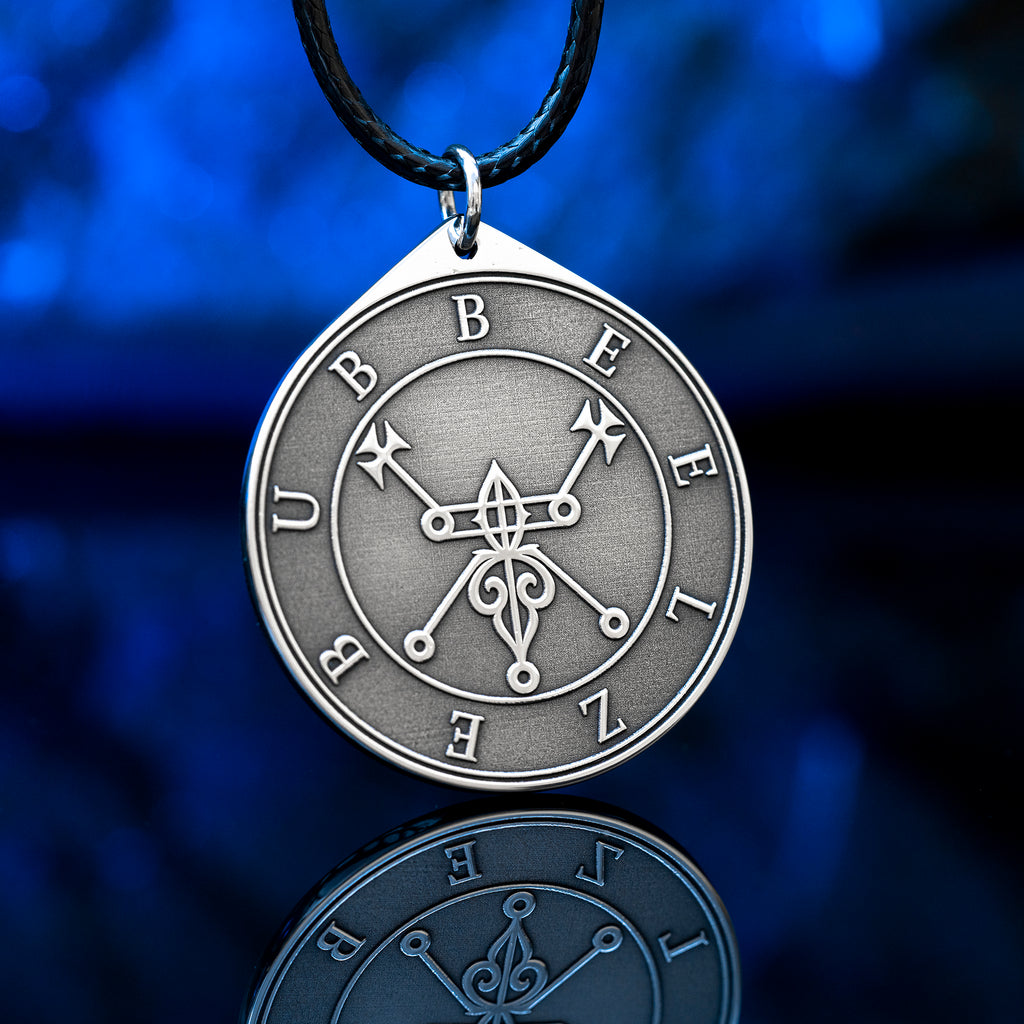 Beelzebub occult pendant featuring imagery of the Lord of the Flies, Prince of Demons in Western demonology. Dark esoteric jewelry inspired by infernal kingship and demonological traditions.