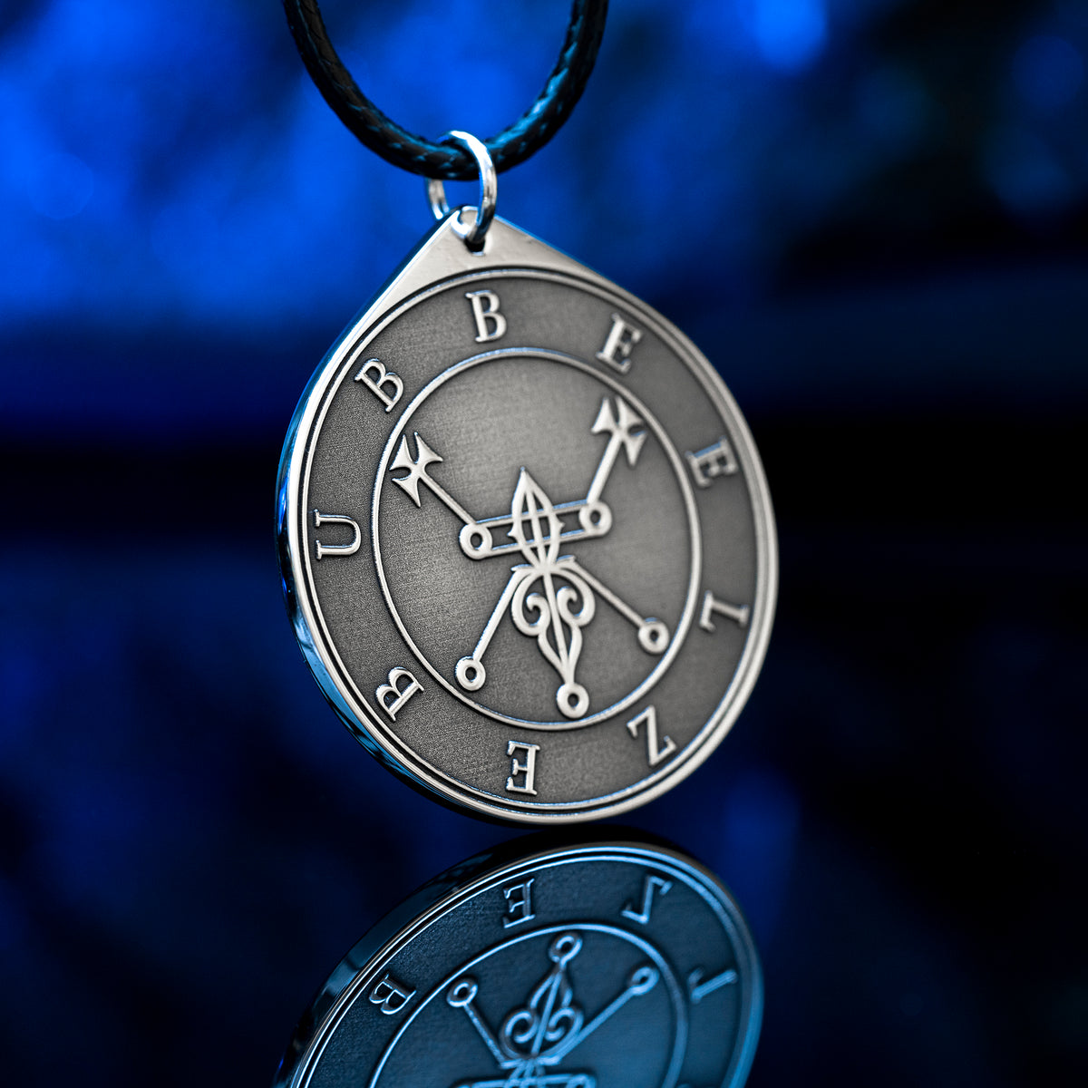 Beelzebub occult pendant featuring imagery of the Lord of the Flies, Prince of Demons in Western demonology. Dark esoteric jewelry inspired by infernal kingship and demonological traditions.