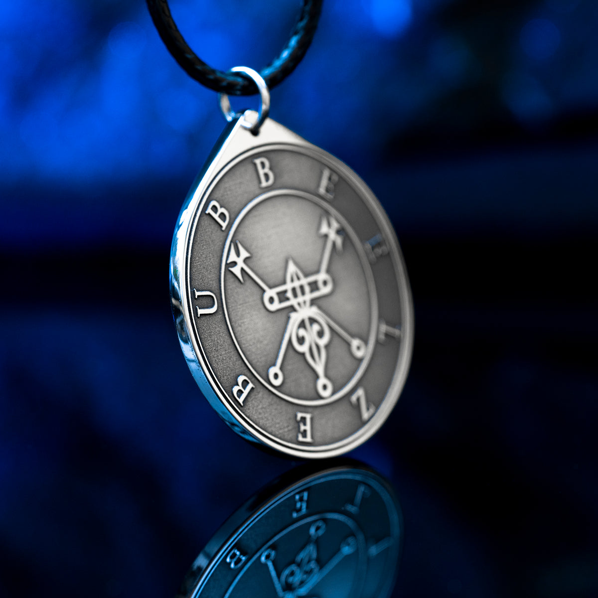 Beelzebub occult pendant featuring imagery of the Lord of the Flies, Prince of Demons in Western demonology. Dark esoteric jewelry inspired by infernal kingship and demonological traditions.