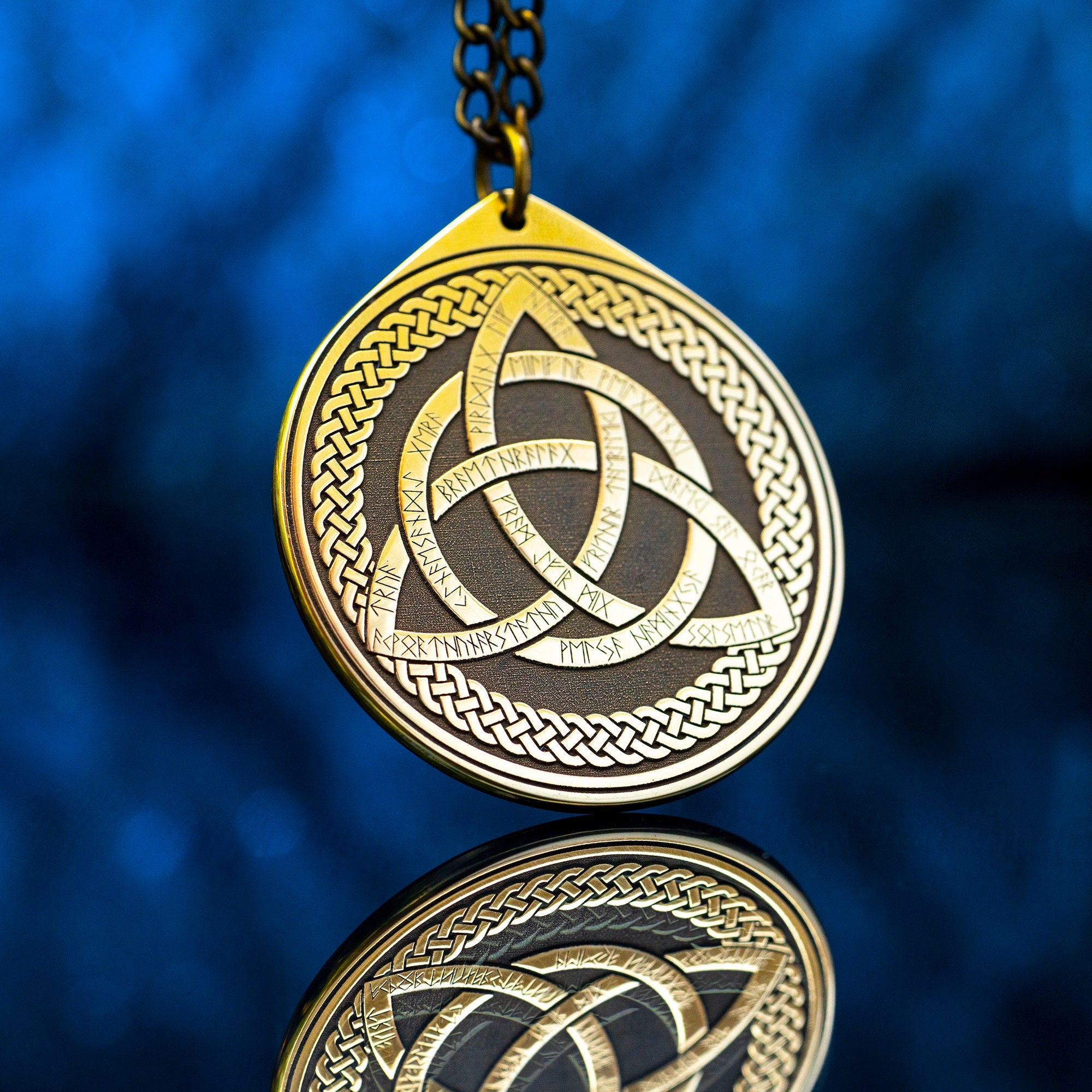 Triquetra pendant symbol Rune Power Circle Celtic talisman, Viking amulet, Scandinavian pendant, occult north magic pagan celtic amulet