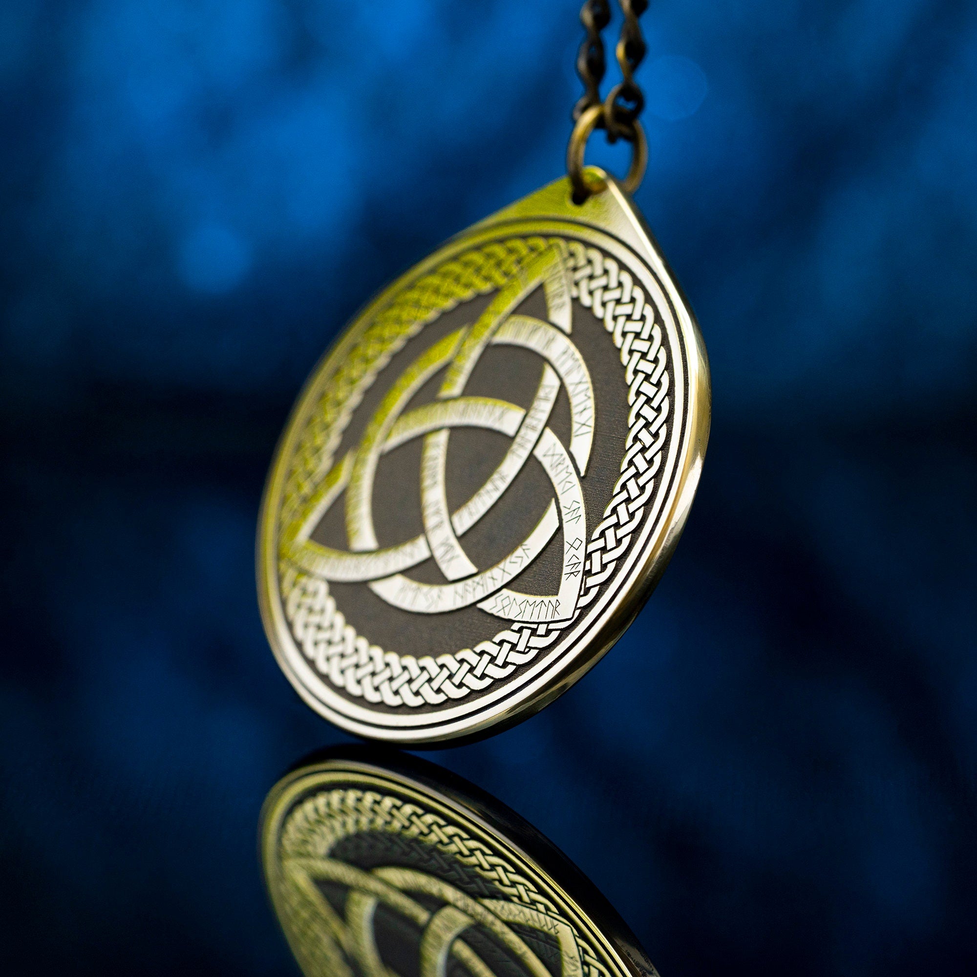 Triquetra pendant symbol Rune Power Circle Celtic talisman, Viking amulet, Scandinavian pendant, occult north magic pagan celtic amulet