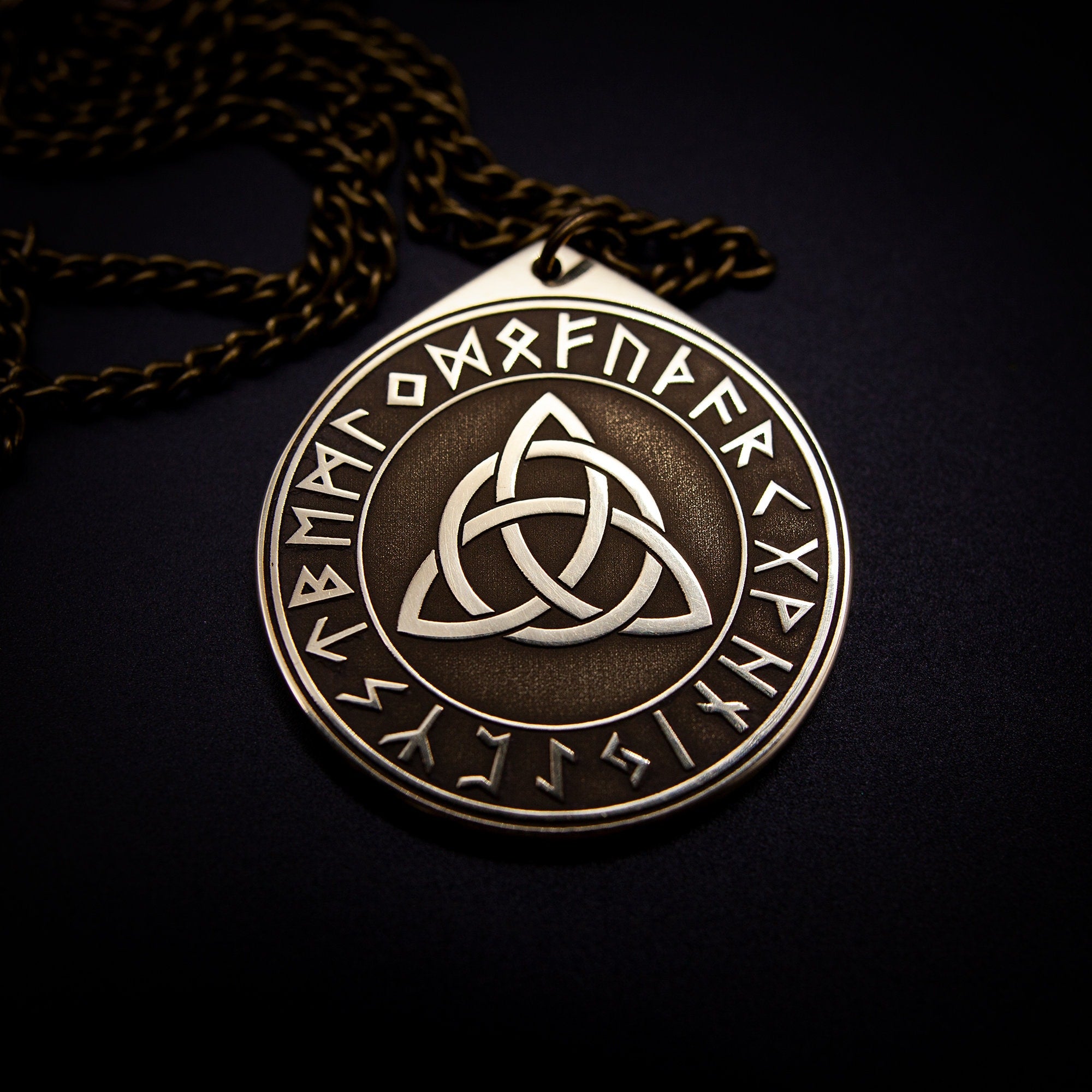 Triquetra symbol pendant in Rune Circle Celtic talisman, Viking amulet, Scandinavian pendant, occult north magic pagan celtic amulet