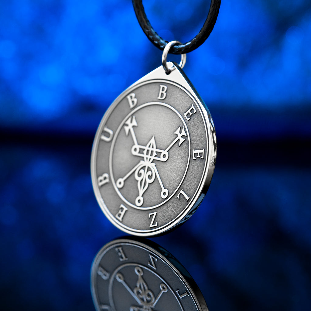 Beelzebub occult pendant featuring imagery of the Lord of the Flies, Prince of Demons in Western demonology. Dark esoteric jewelry inspired by infernal kingship and demonological traditions.