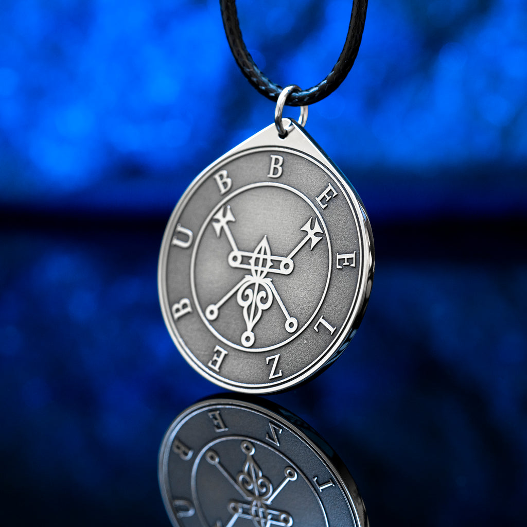 Beelzebub occult pendant featuring imagery of the Lord of the Flies, Prince of Demons in Western demonology. Dark esoteric jewelry inspired by infernal kingship and demonological traditions.