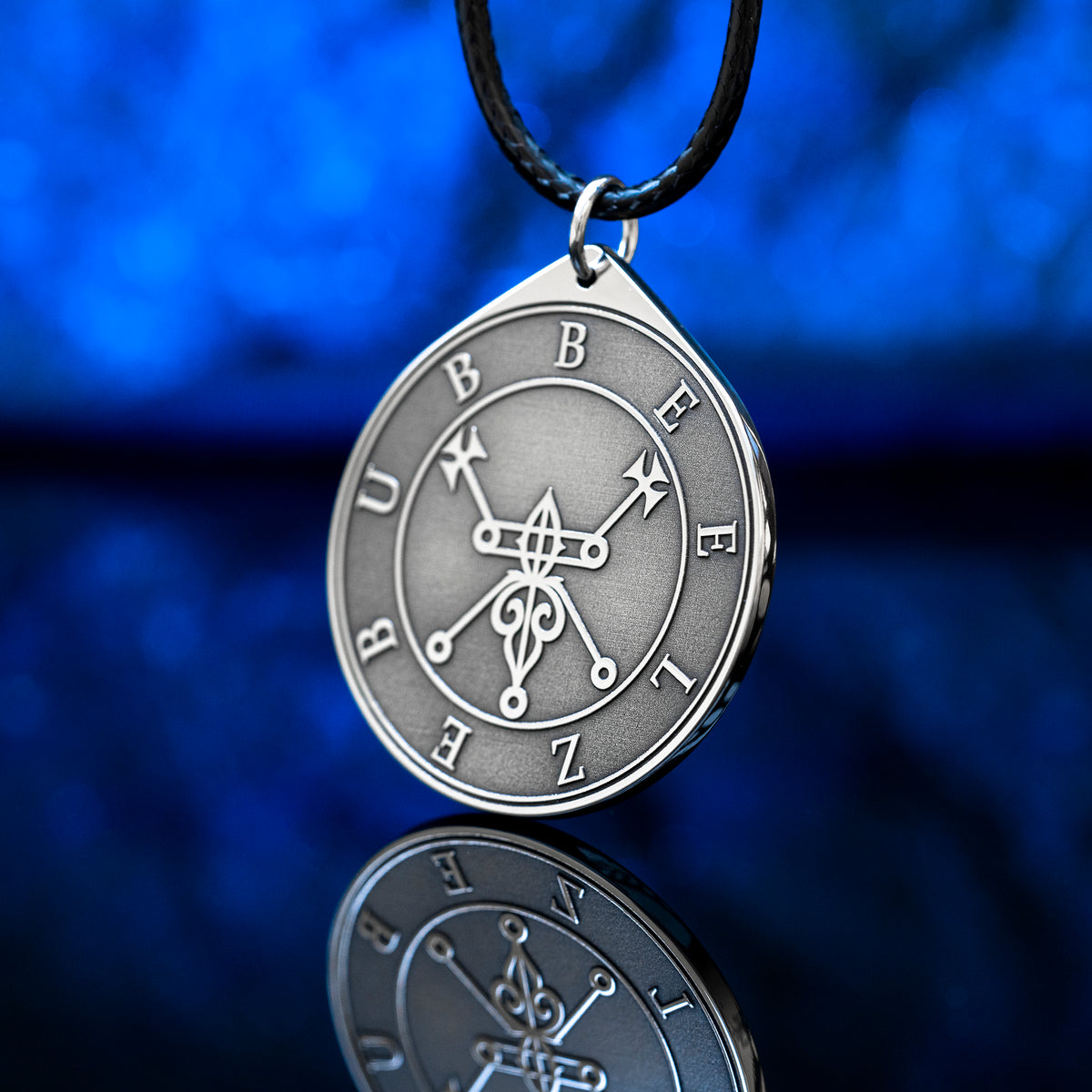 Beelzebub occult pendant featuring imagery of the Lord of the Flies, Prince of Demons in Western demonology. Dark esoteric jewelry inspired by infernal kingship and demonological traditions.