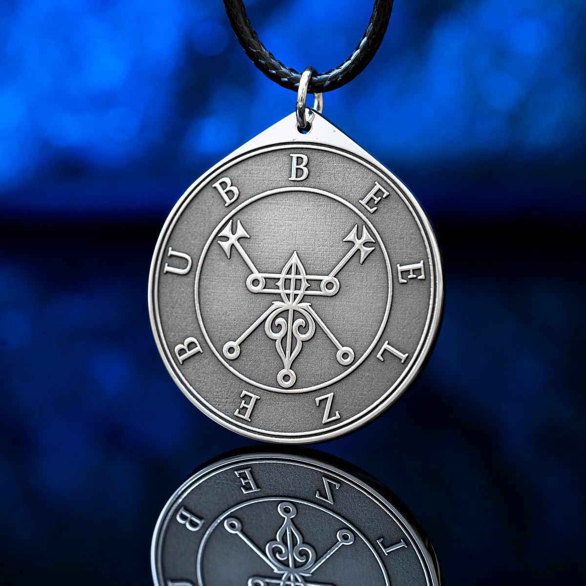 Beelzebub occult pendant featuring imagery of the Lord of the Flies, Prince of Demons in Western demonology. Dark esoteric jewelry inspired by infernal kingship and demonological traditions.